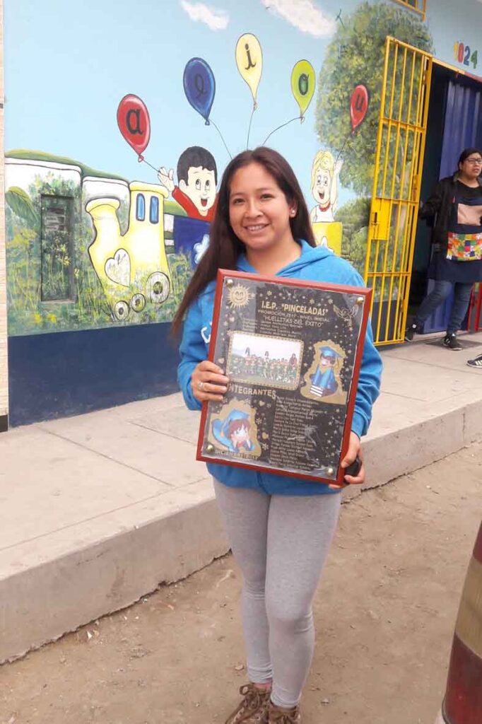 Modelo de Placa recordatorio en acrílico de promoción colegio 2