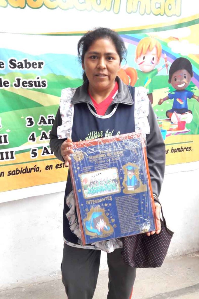 Modelo de Placa recordatorio en acrílico de promoción colegio 3