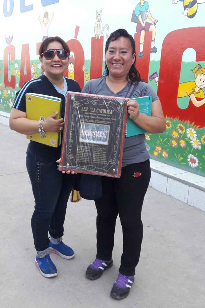 Modelo de Placa recordatorio en acrílico de promoción colegio 12